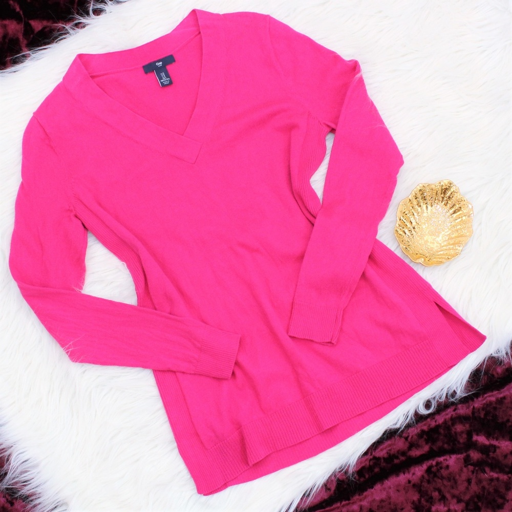 GAP Simple V-Neck Sweater